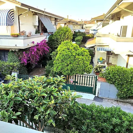 Apartment Tra Puccini Ed Il Mare
