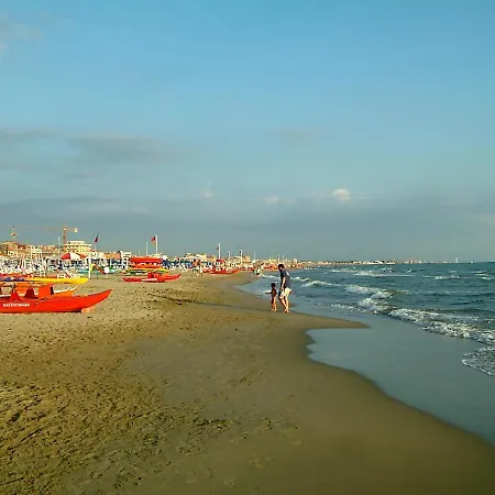 Tra Puccini Ed Il Mare Apartment *