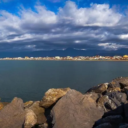 Apartment Tra Puccini Ed Il Mare