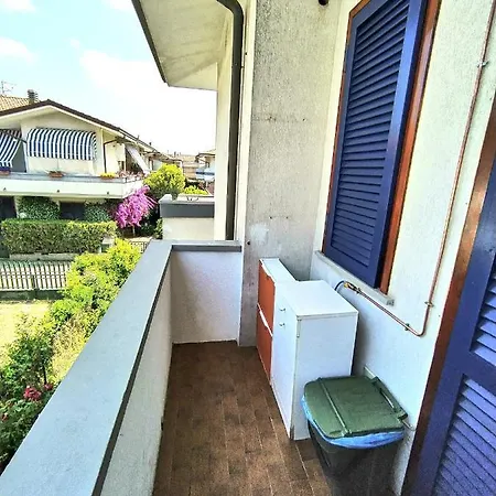 Tra Puccini Ed Il Mare Apartment