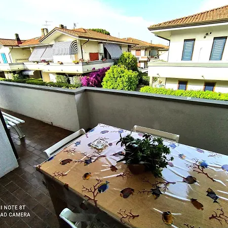 Tra Puccini Ed Il Mare Apartment *